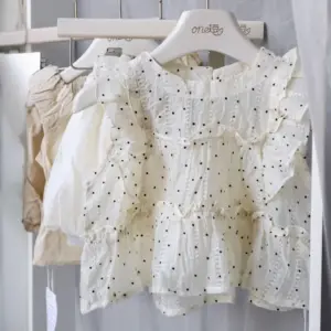 奶霜波點荷葉上衣